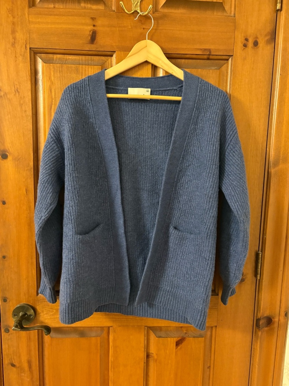 Aritzia Wilfred Free Unwind Cardigan, 100% Merino Wool Blue, XXS can fit larger - Picture 3 of 12